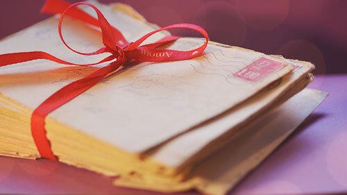 از جانب من ببوس رویش