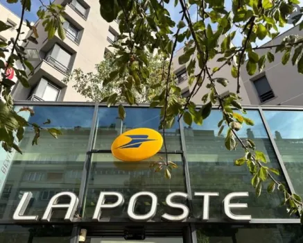 خدمات پستی فرانسه فلج شد