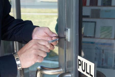 All you need to consider to choose a right locksmith